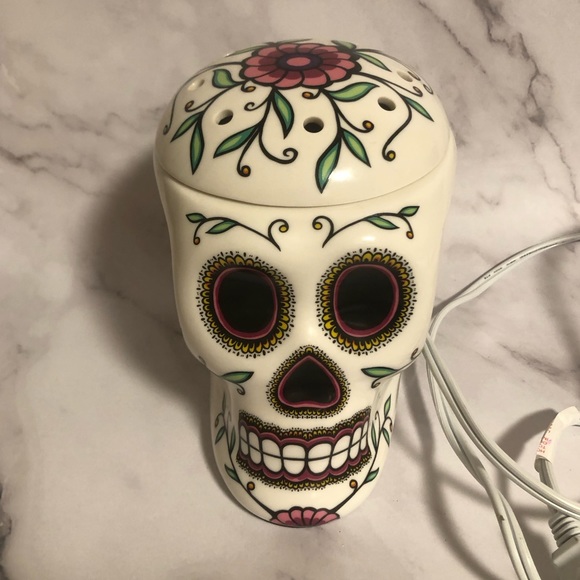 Scentsy Cream and Multicolor Skull Candle Holder 2016 vibes